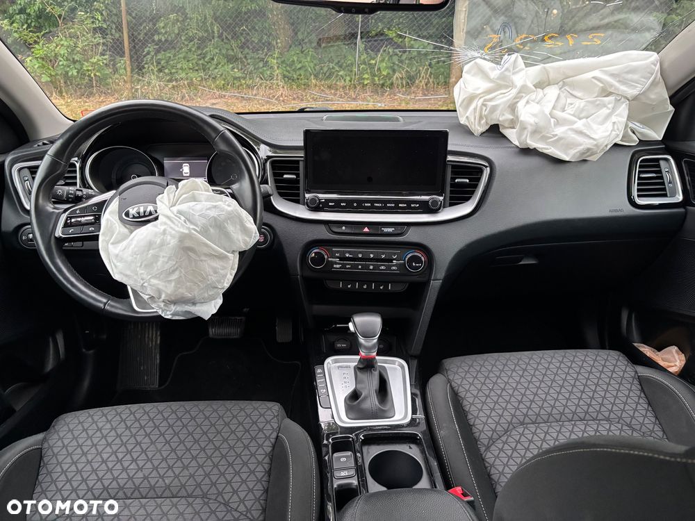 Kia Ceed 1.6 GDI PHEV L DCT - 12