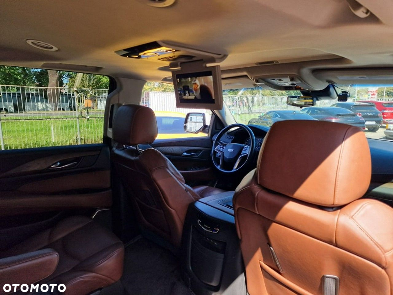 Cadillac Escalade - 34