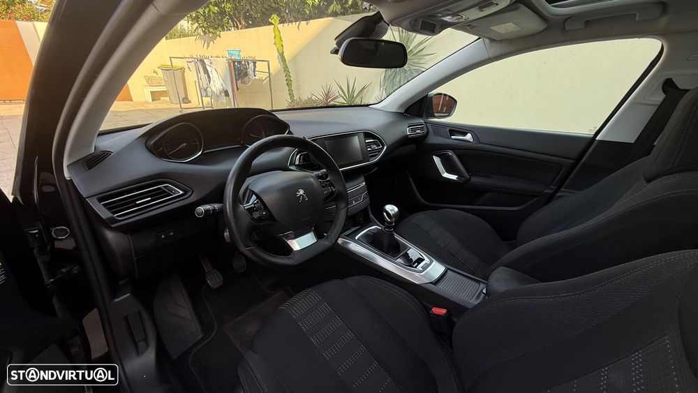 Peugeot 308 1.2 PureTech Allure J17 - 4
