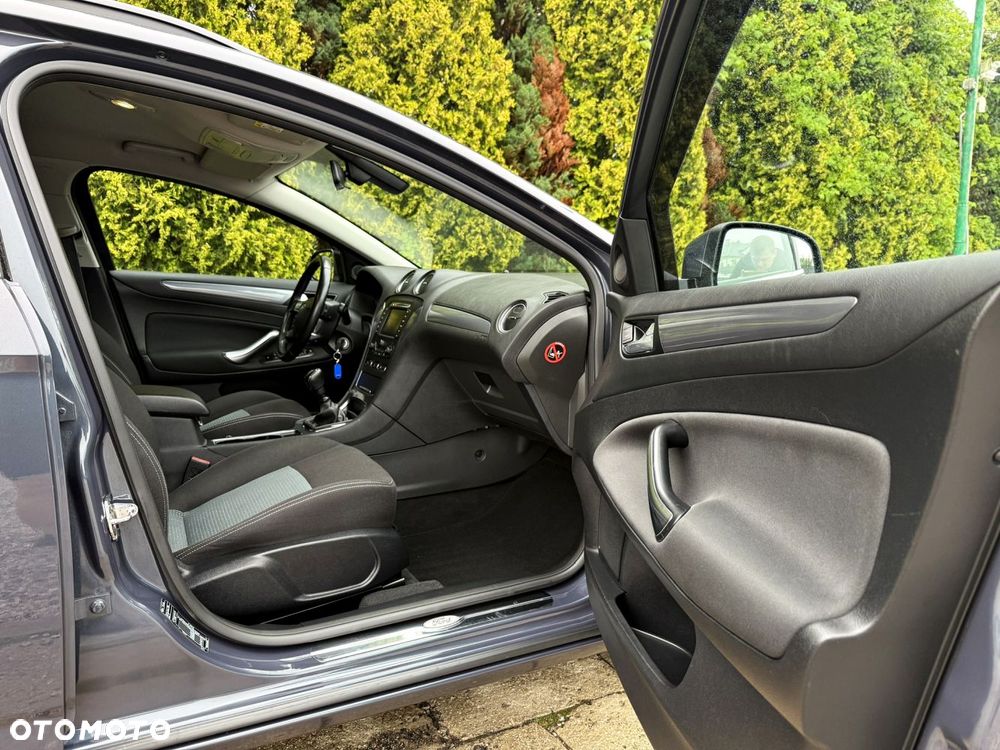 Ford Mondeo - 34