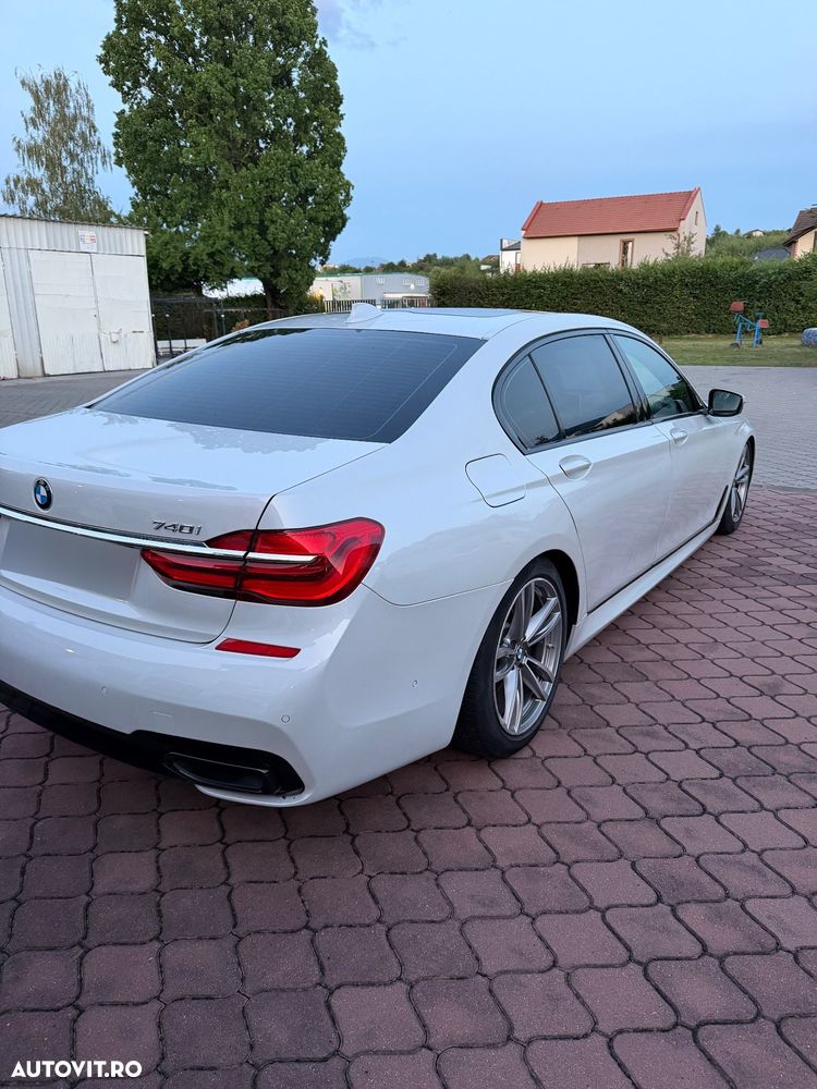 BMW Seria 7 740i - 8