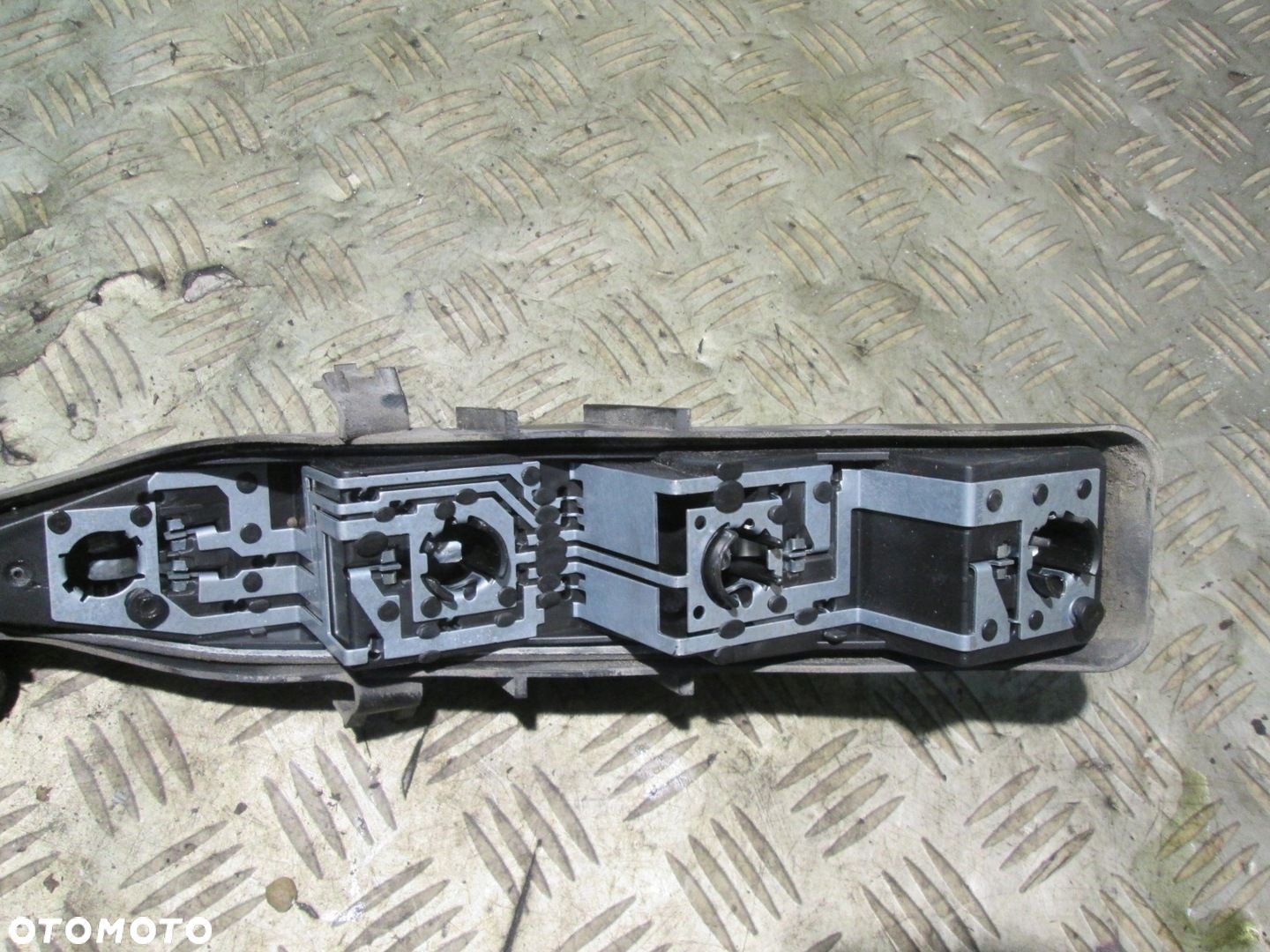 WKŁAD LAMPY LEWA TYŁ TYLNA RENAULT GRAND SCENIC II 03- - 1
