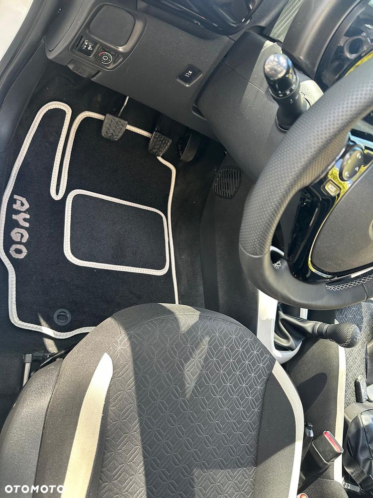 Toyota Aygo x-clusive Style Selection - 22