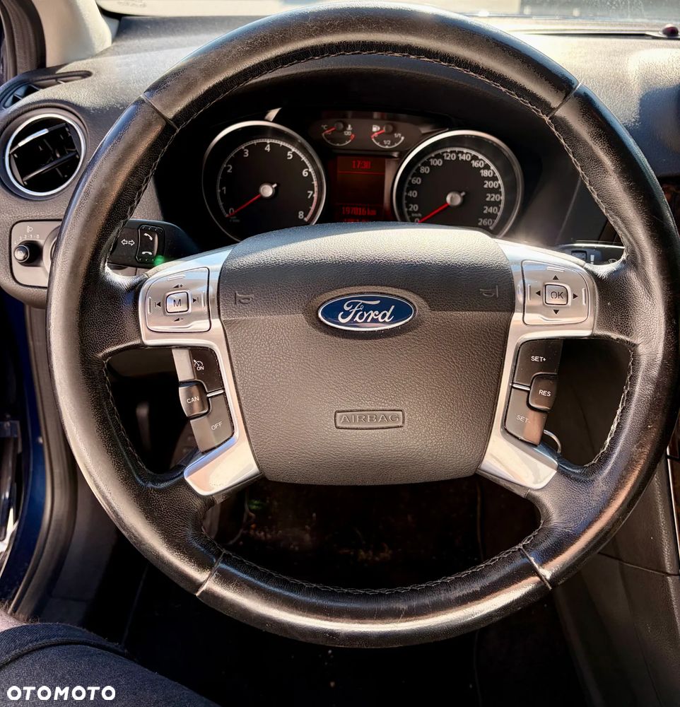 Ford Mondeo 2.0 Ghia - 11