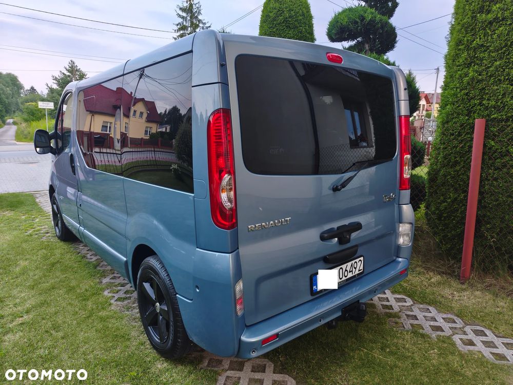 Renault Trafic Grand Passenger Black Edition - 3