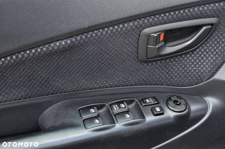 Hyundai Tucson 2.0 2WD GLS - 32