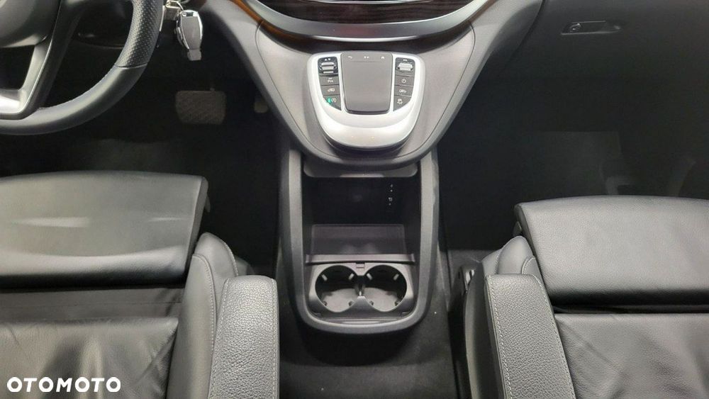 Mercedes-Benz Klasa V - 18