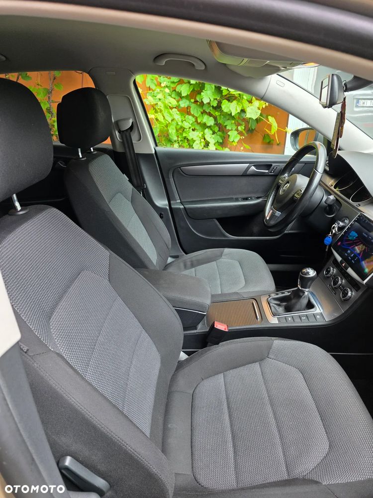 Volkswagen Passat 2.0 TDI Comfortline - 16