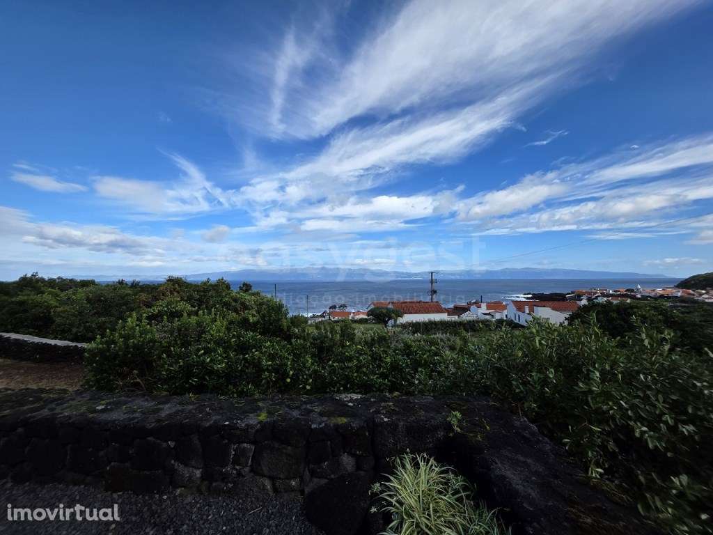 Duas Moradias T2 com Vista Mar e Potencial Turístico - Santo Amaro,... - Grande imagem: 2/40
