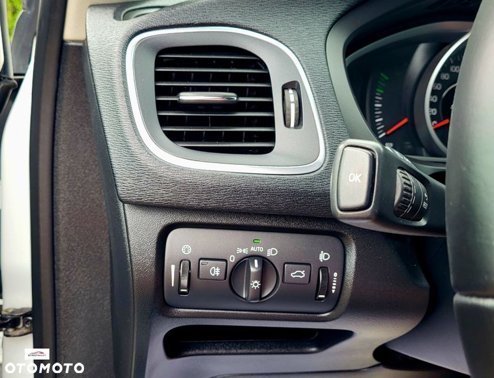 Volvo V40 Cross Country - 19