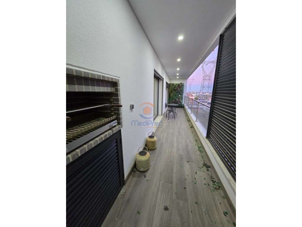 Apartamento T3 c/ Varanda Circundante de 81 m2 e 2 Parqueamentos | ... - Grande imagem: 2/52