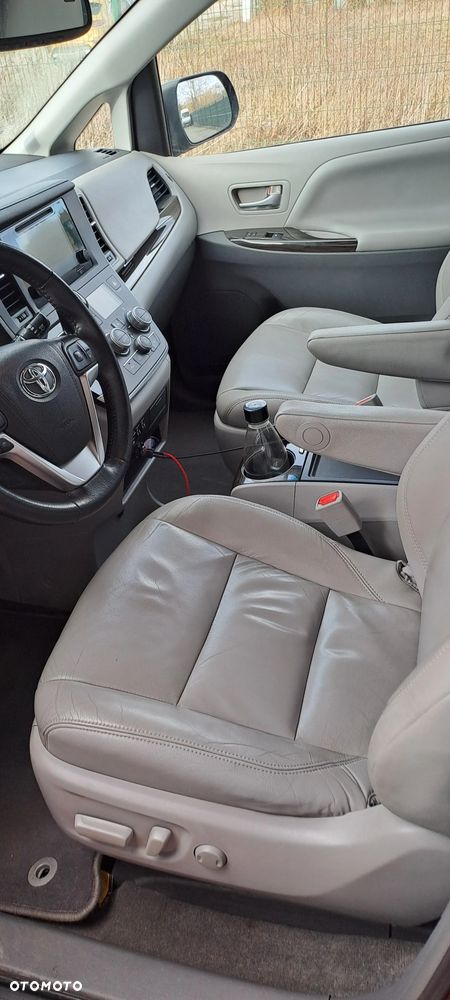 Toyota Sienna 3.5 XLE AWD - 10