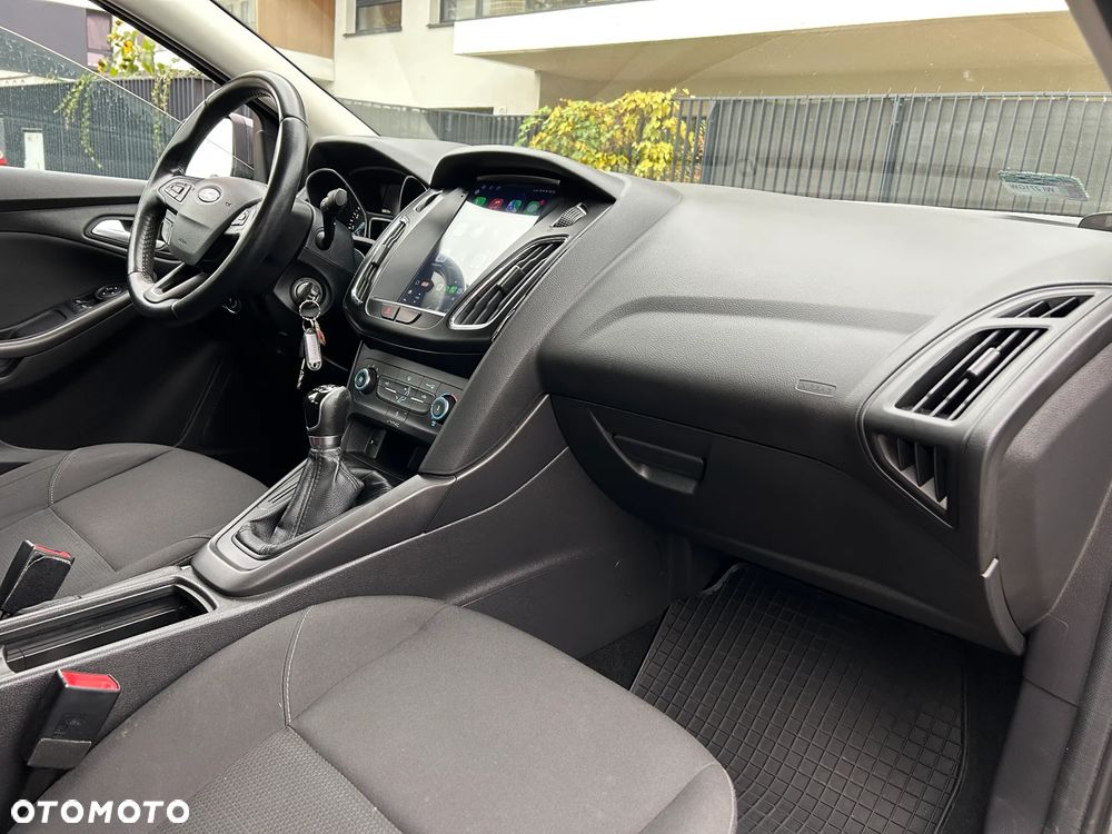 Ford Focus 1.6 Trend - 19