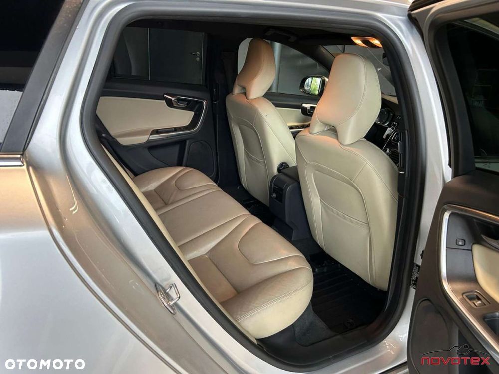 Volvo V60 D4 Geartronic Summum - 27