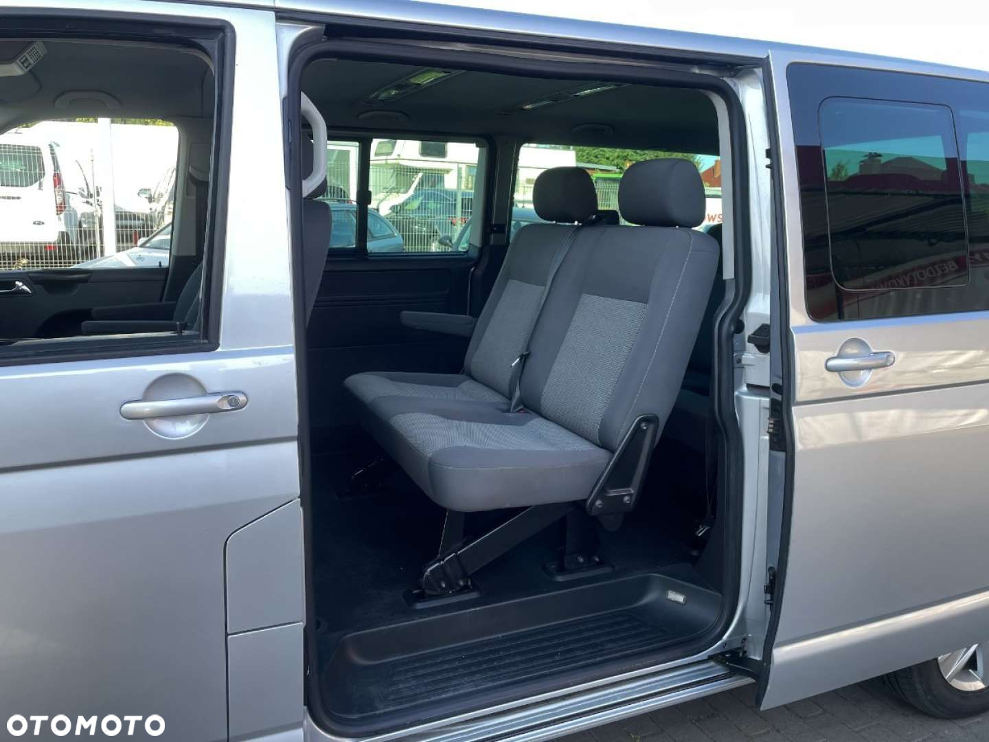 Volkswagen Caravelle - 13