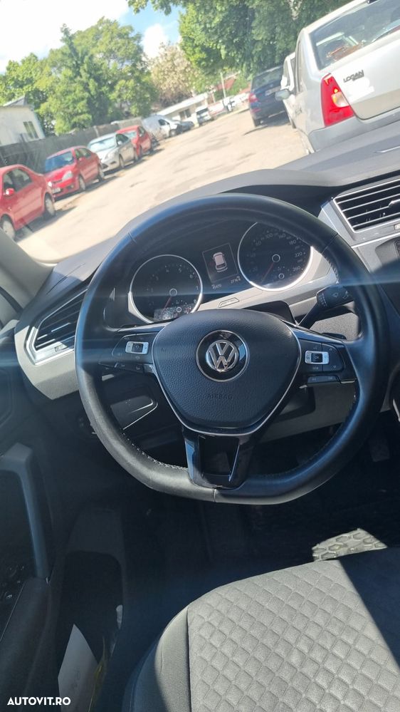 Volkswagen Tiguan - 11