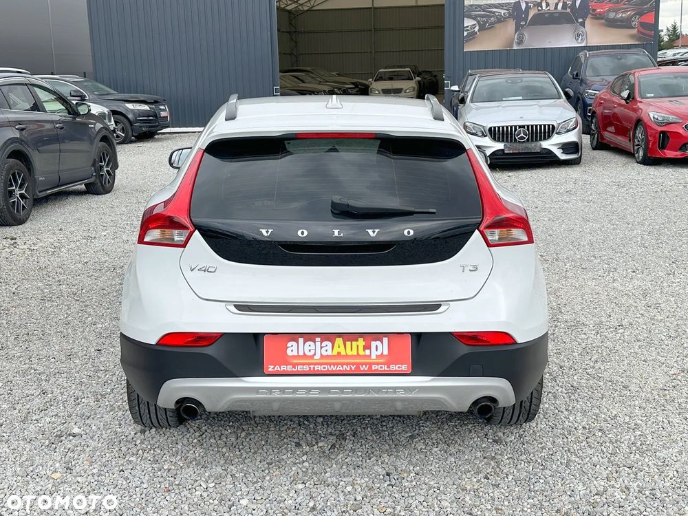 Volvo V40 Cross Country - 10