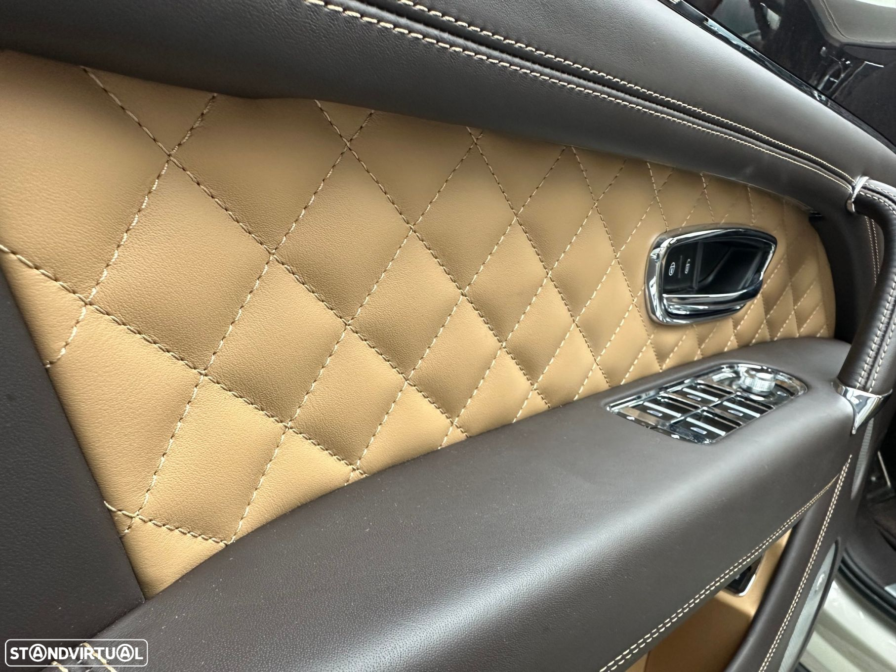 Bentley Bentayga Hybrid - 38