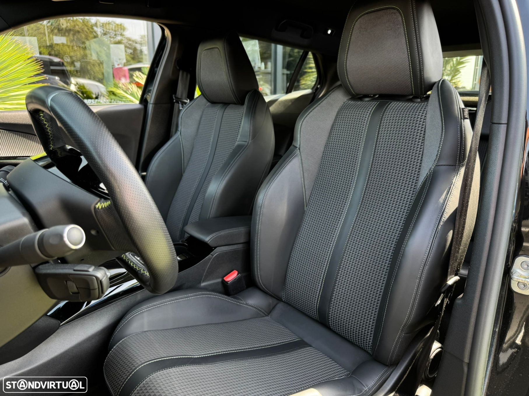 Peugeot e-2008 50 kWh GT - 15