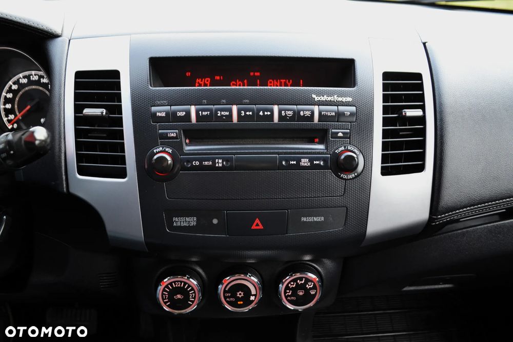 Mitsubishi Outlander 2.4 Intense + CVT - 17