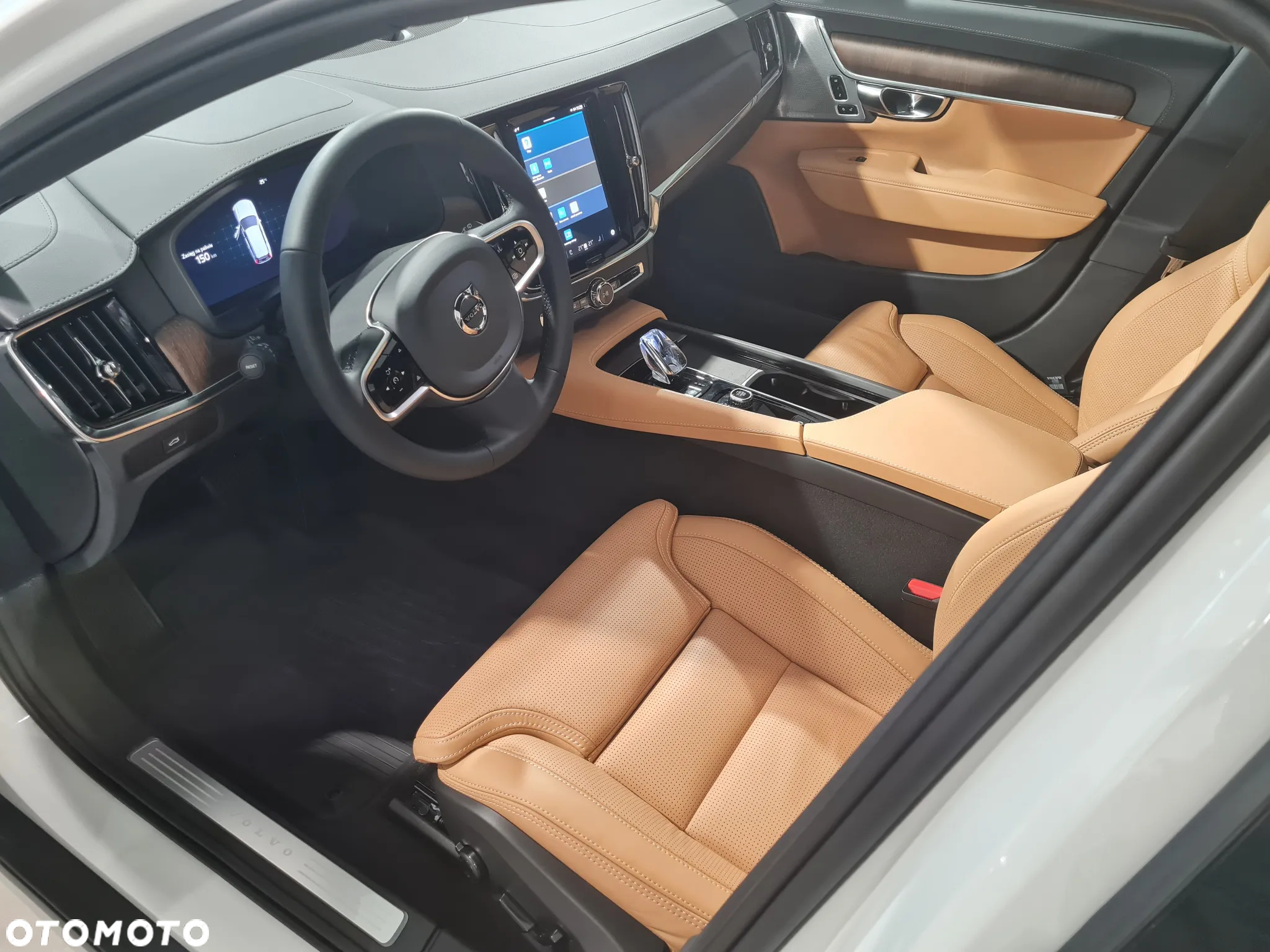 Volvo V90 Cross Country D5 AWD Pro - 4