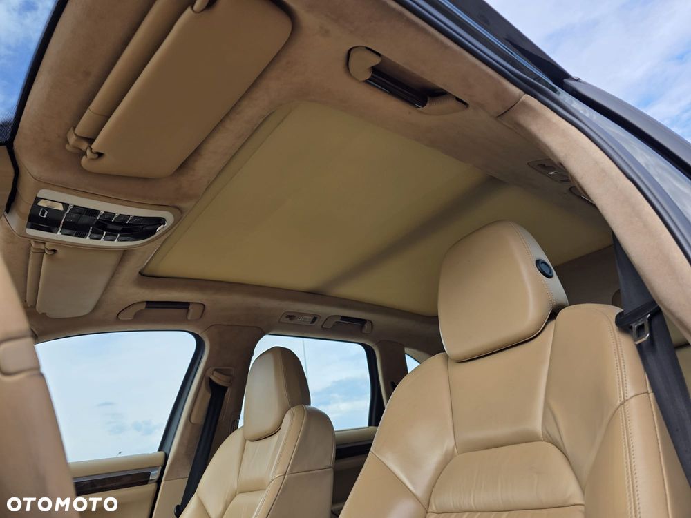 Porsche Cayenne - 25
