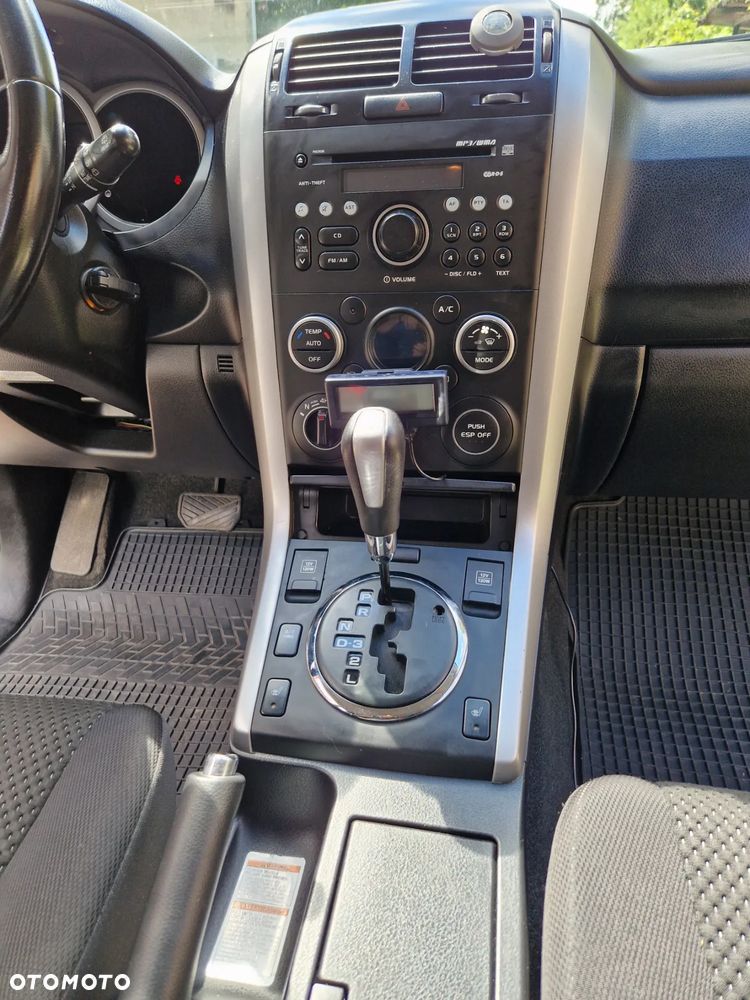 Suzuki Grand Vitara 2.4 De Luxe - 15