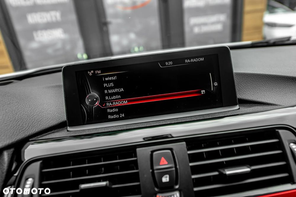 BMW Seria 3 320i Modern Line - 29