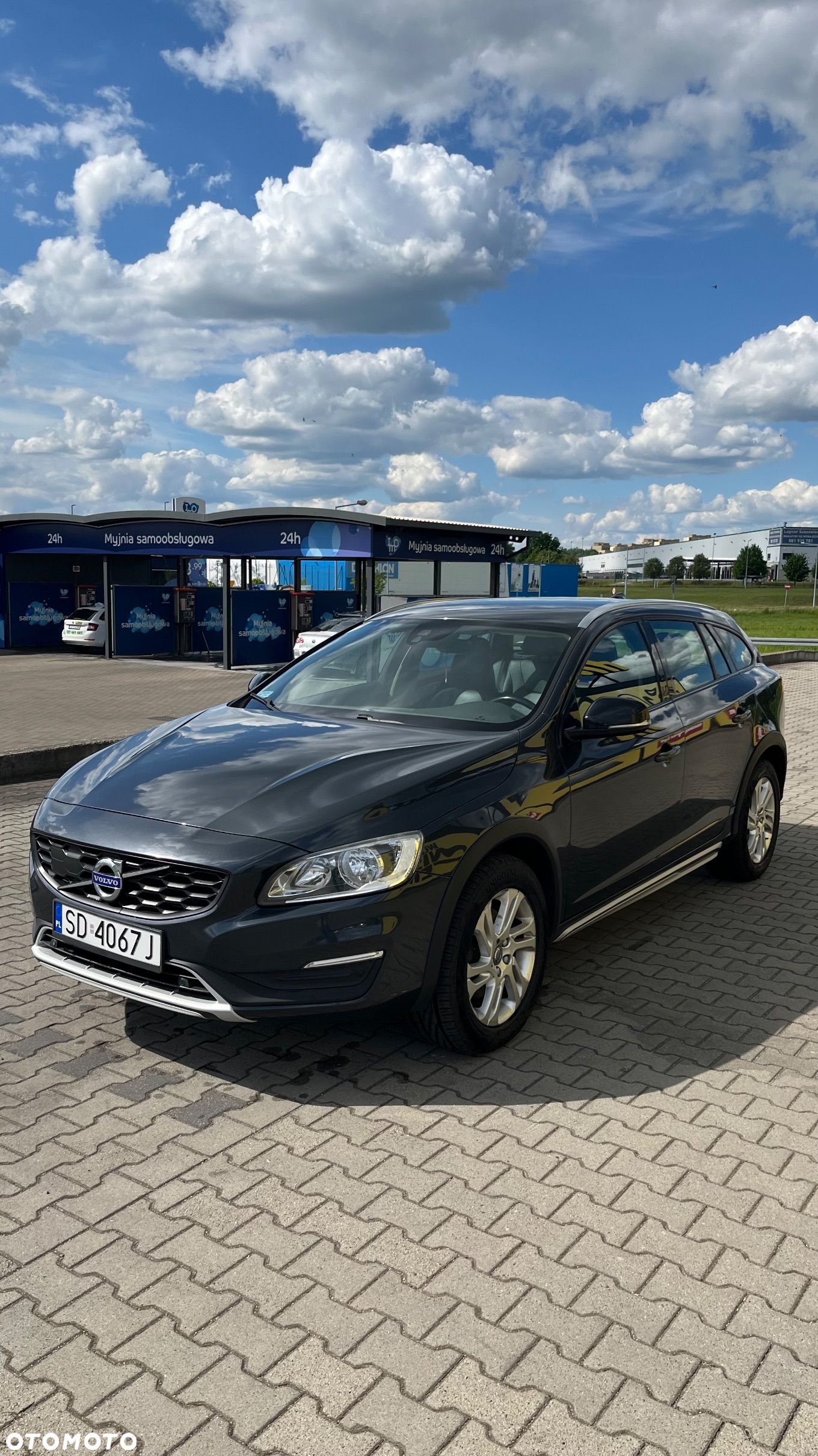 Volvo V60 Cross Country D3 Drive-E Momentum - 1