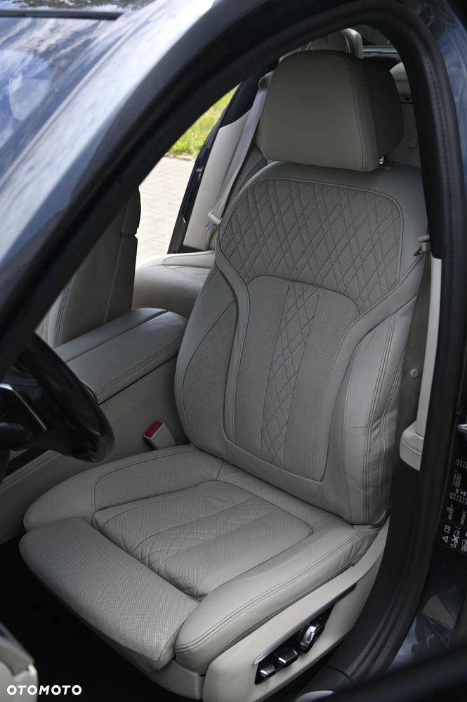BMW Seria 7 ver-750i-xdrive - 22