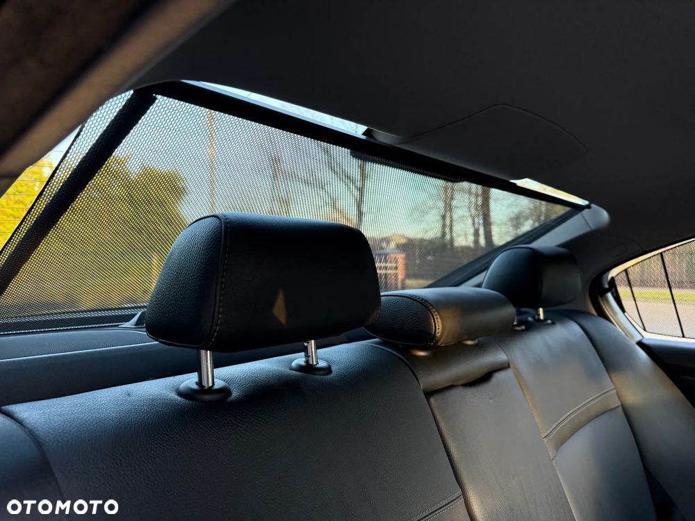 BMW Seria 3 320d xDrive DPF - 27