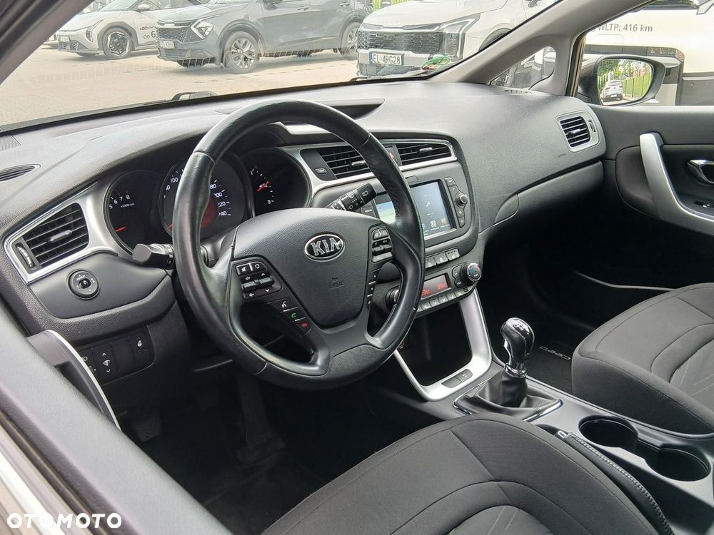 Kia Ceed 1.6 GDI Smart Plus - 16