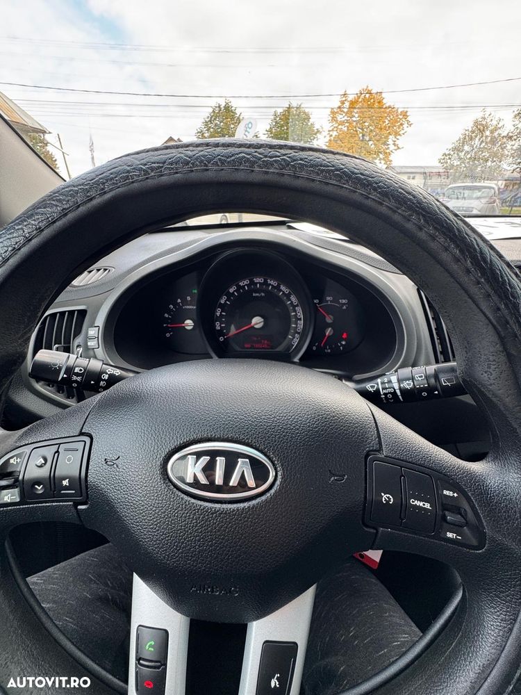 Kia Sportage 1.7 CRDI 2WD Dream-Team Edition - 13