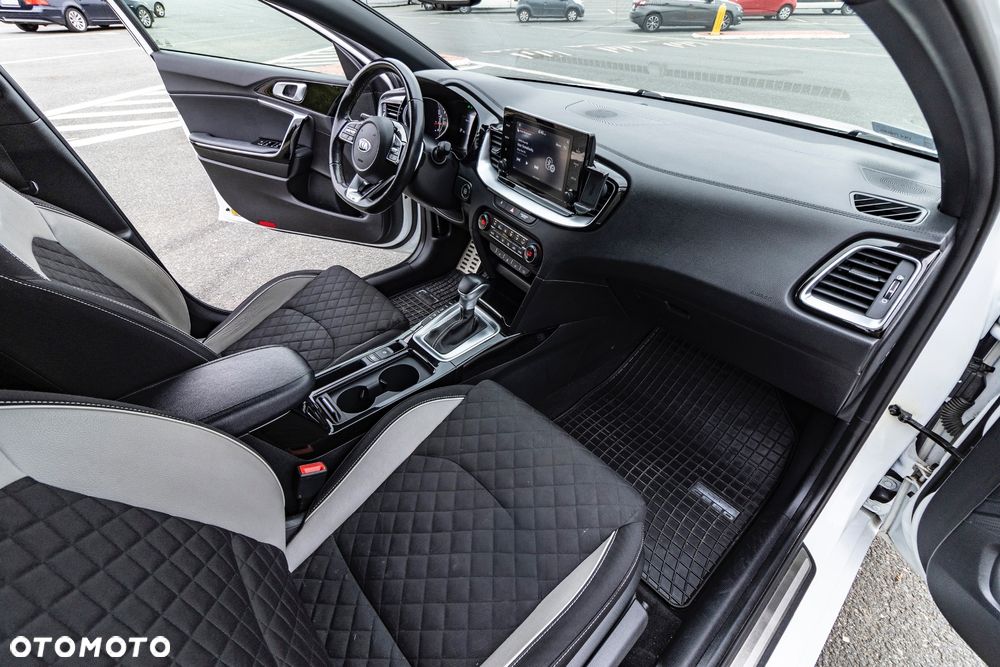 Kia ProCeed - 33