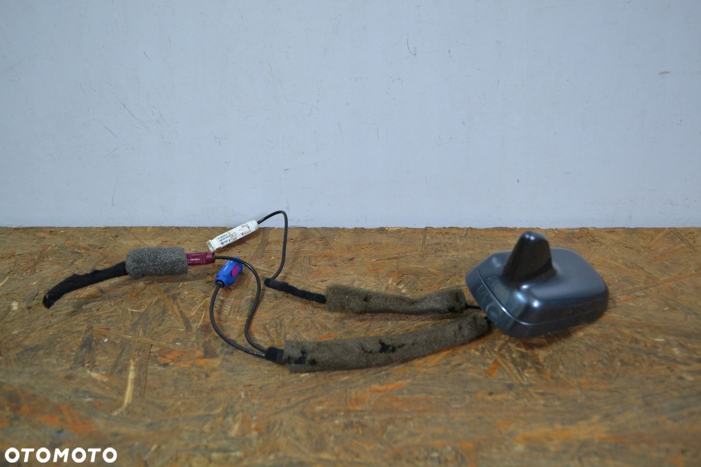 ANTENA DACHOWA GPS AUDI A8 D3 4E0035503AB - 1