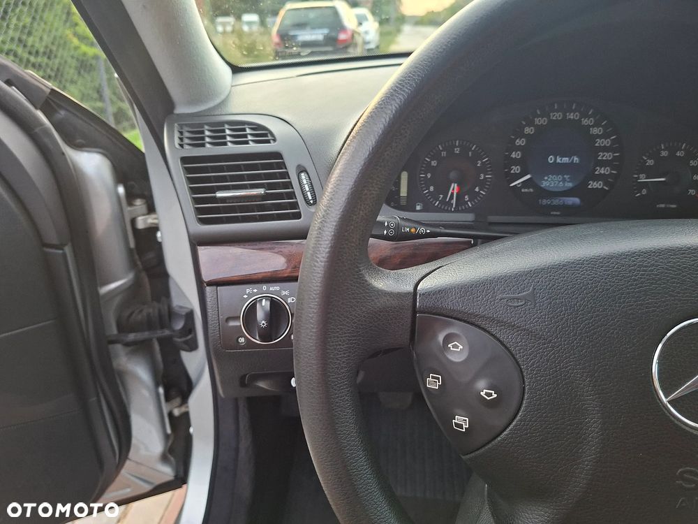 Mercedes-Benz Klasa E 200 Kompressor Classic - 32
