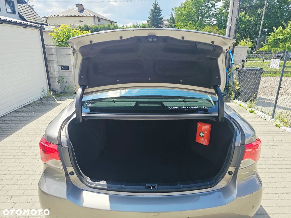 Toyota Avensis 1.8 Prestige - 17