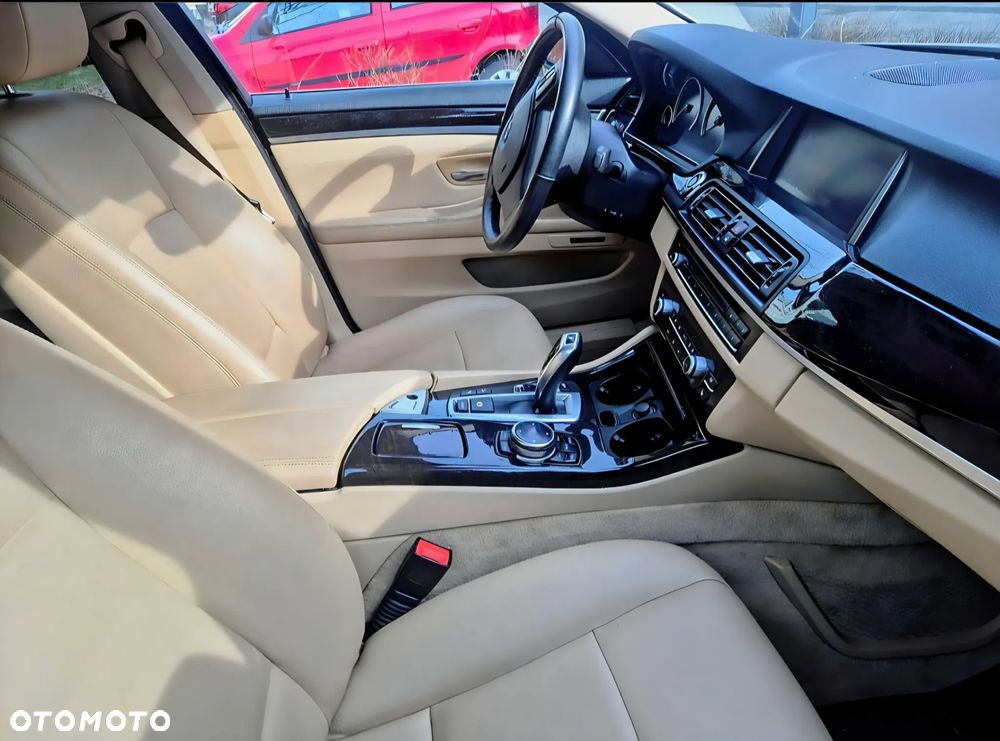 BMW Seria 5 528i xDrive Luxury Line - 6