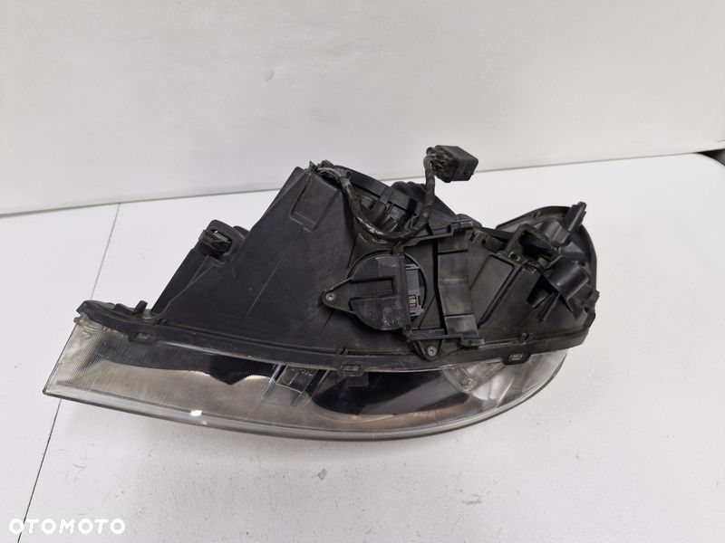 volvo s60 2 ii lampa prawy przód prawa przednia reflektor xenon ksenon uk 31299993 - 9