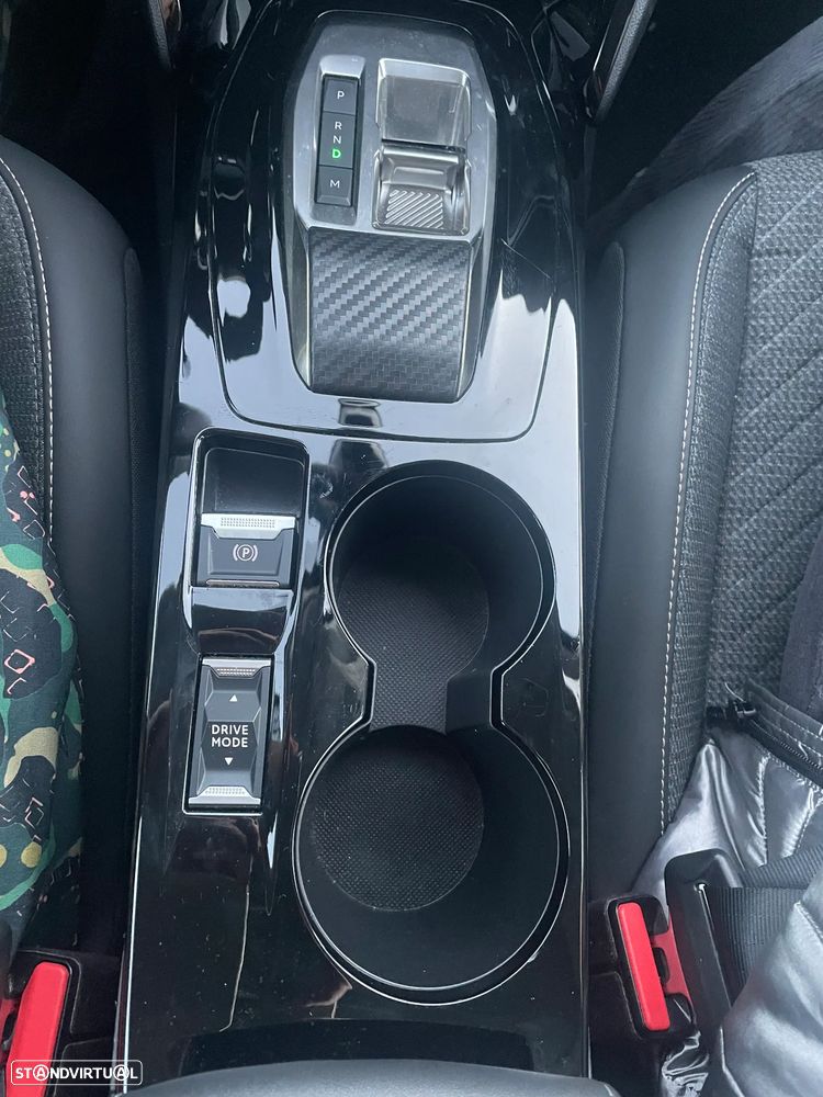 Peugeot 208 1.2 Hybrid Allure e-DCS6 - 11