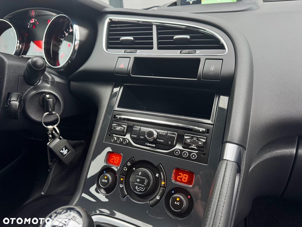 Peugeot 3008 1.6 BlueHDi Style S&S - 29