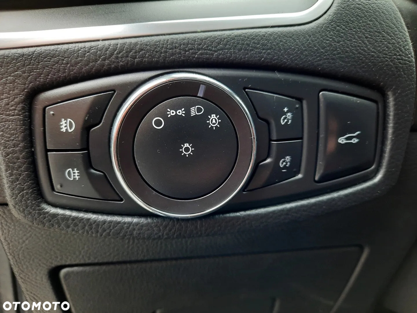 Ford S-Max 2.0 TDCi Titanium PowerShift - 24