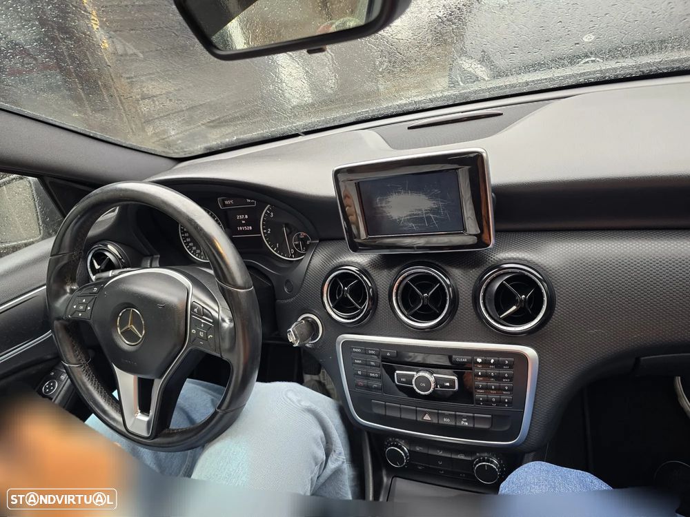 Mercedes-Benz A 180 CDI (BlueEFFICIENCY) - 2
