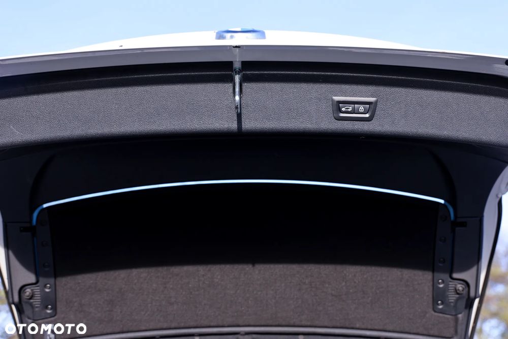 BMW Seria 3 320d M Sport - 12