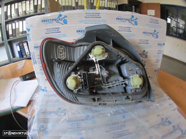 Farol Tras Stop3074 TOYOTA YARIS 1 FASE 2 2003 1.0I 65CV 5P CINZENTO DRT ORIGINAL - 2