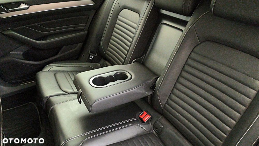 Volkswagen Passat - 12