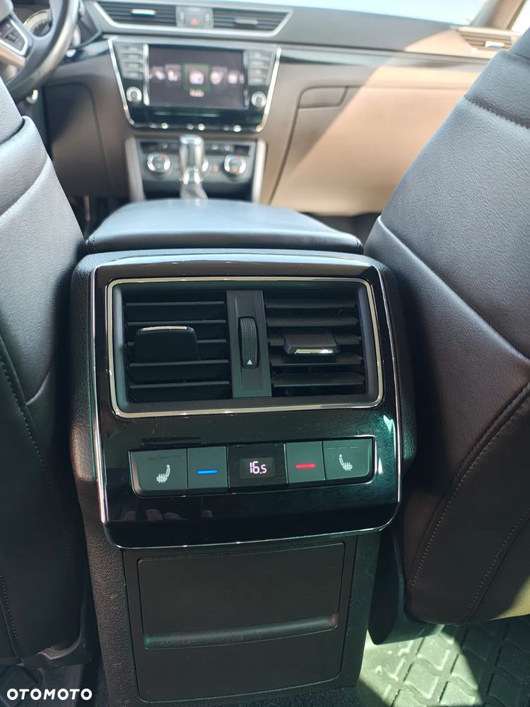 Skoda Superb 2.0 TDI 4x4 L&K DSG - 12