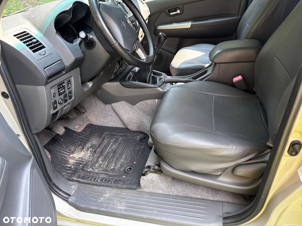 Toyota Hilux 3.0 D-4D SR5 - 11