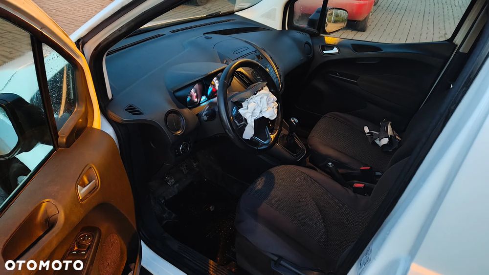 Ford Transit Courier - 8