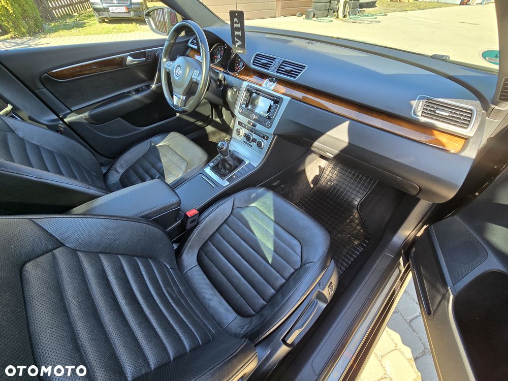 Volkswagen Passat - 33